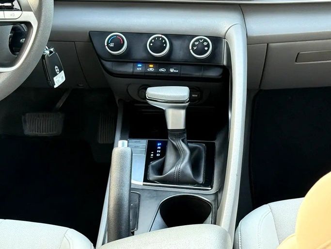 Подержанный Hyundai Elantra VII (CN7), 1.6 л, 2023 в Шардже от Wael Al Azzazi Used Cars Черный цвет. GCC | AUTO.AE