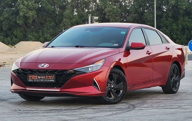 Подержанный Hyundai Elantra VII (CN7), 2.0 л, 2022 в Шардже от Nassem Al Sham Used Cars Красный цвет. Американская | AUTO.AE