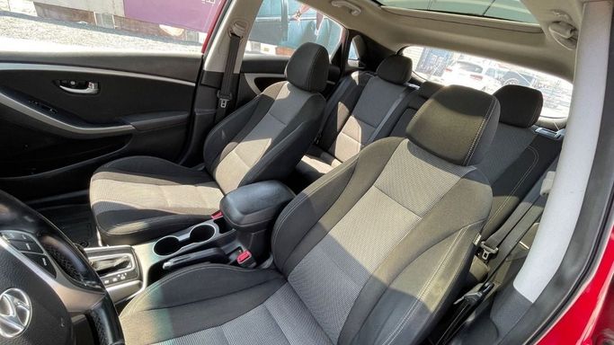 Подержанный Hyundai Elantra V (MD), 1.8 л, 2013 в Шардже от Halla Cars Красный цвет. Канадская | AUTO.AE