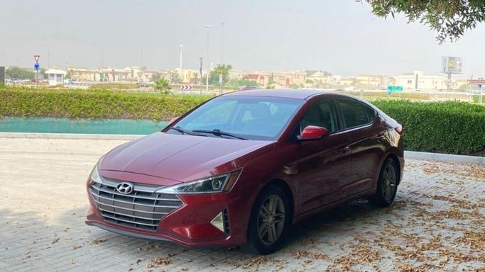 Подержанный Hyundai Elantra VI (AD), 2.0 л, 2018 в Шардже от Halla Cars Красный цвет. Американская | AUTO.AE