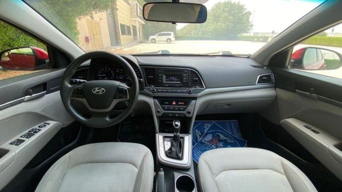 Подержанный Hyundai Elantra VI (AD), 2.0 л, 2018 в Шардже от Halla Cars Красный цвет. Американская | AUTO.AE