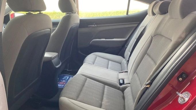 Подержанный Hyundai Elantra VI (AD), 2.0 л, 2018 в Шардже от Halla Cars Красный цвет. Американская | AUTO.AE