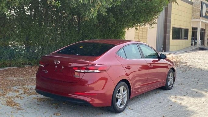 Подержанный Hyundai Elantra VI (AD), 2.0 л, 2018 в Шардже от Halla Cars Красный цвет. Американская | AUTO.AE