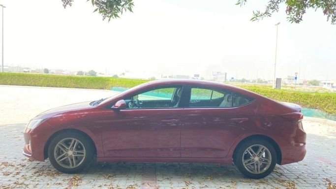 Подержанный Hyundai Elantra VI (AD), 2.0 л, 2018 в Шардже от Halla Cars Красный цвет. Американская | AUTO.AE