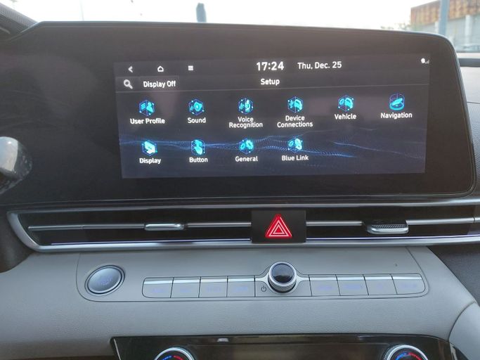 Подержанный Hyundai Elantra VII (CN7), 2.0 л, 2021 в Шардже от Laqtah Used Cars Черный цвет. Американская | AUTO.AE