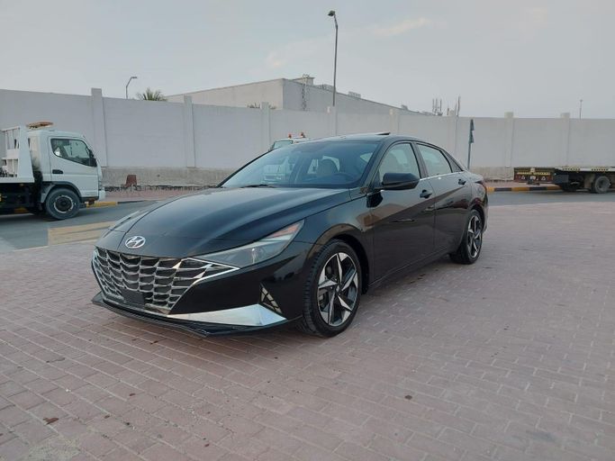 Подержанный Hyundai Elantra VII (CN7), 2.0 л, 2021 в Шардже от Laqtah Used Cars Черный цвет. Американская | AUTO.AE