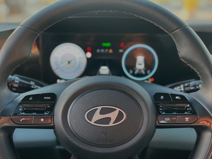 Used Hyundai Elantra VII (CN7) Facelift, 1.6 l, 2024 in Sharjah by Badar Used Cars, White color.  | AUTO.AE