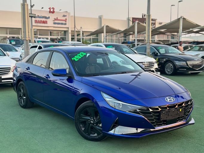 Подержанный Hyundai Elantra VII (CN7), 1.6 л, 2023 в Шардже от Badar Used Cars Синий цвет.  | AUTO.AE