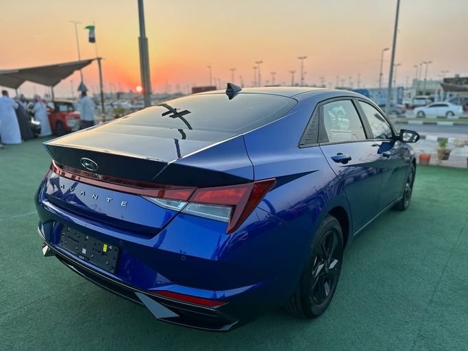 Подержанный Hyundai Elantra VII (CN7), 1.6 л, 2023 в Шардже от Badar Used Cars Синий цвет.  | AUTO.AE