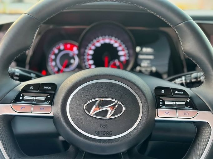 Подержанный Hyundai Elantra VII (CN7), 1.6 л, 2023 в Шардже от Badar Used Cars Синий цвет.  | AUTO.AE