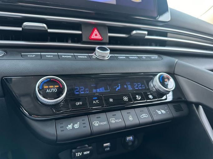 Подержанный Hyundai Elantra VII (CN7), 1.6 л, 2023 в Шардже от Badar Used Cars Синий цвет.  | AUTO.AE