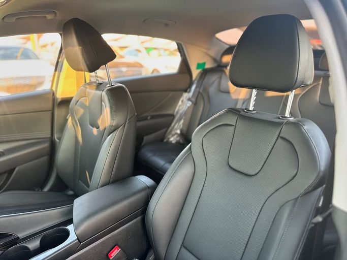 Used Hyundai Elantra VII (CN7) Facelift, 1.6 l, 2024 in Sharjah by Badar Used Cars, White color.  | AUTO.AE