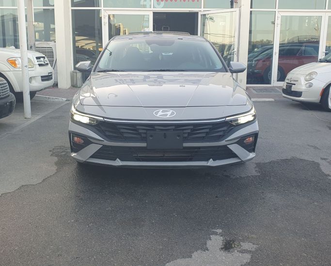 مستعملة Hyundai Elantra عملية فيس ليفت VII (CN7), 1.6 l, 2024 في في الشارقة من Ishtar Used Cars، اللون فضي. المواصفات الكندية | AUTO.AE | إعلان #245354