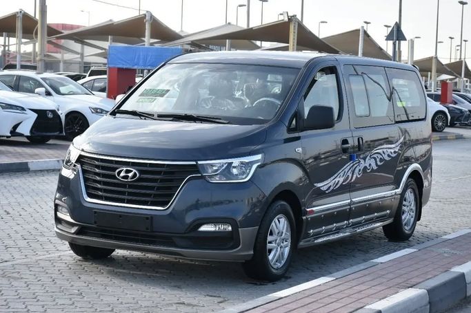 Подержанный Hyundai Grand Starex I Рестайлинг 2, 2.5 л, 2021 в Шардже от Alfaris Used Cars Черный цвет. Other | AUTO.AE