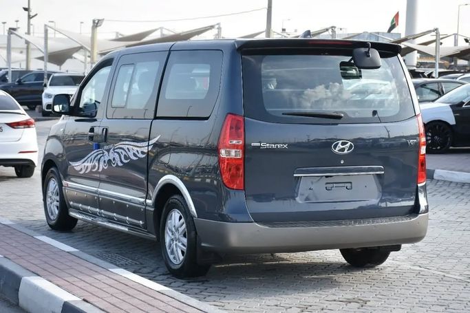 Подержанный Hyundai Grand Starex I Рестайлинг 2, 2.5 л, 2021 в Шардже от Alfaris Used Cars Черный цвет. Other | AUTO.AE