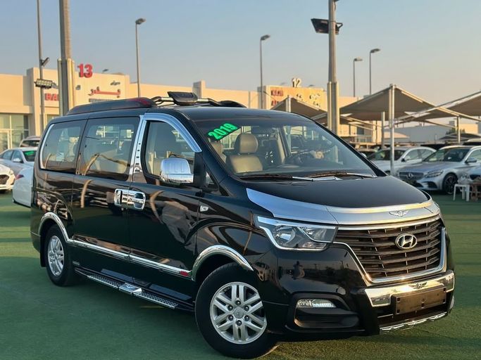 Подержанный Hyundai Grand Starex I Рестайлинг 2, 2.5 л, 2019 в Шардже от Badar Used Cars Черный цвет.  | AUTO.AE