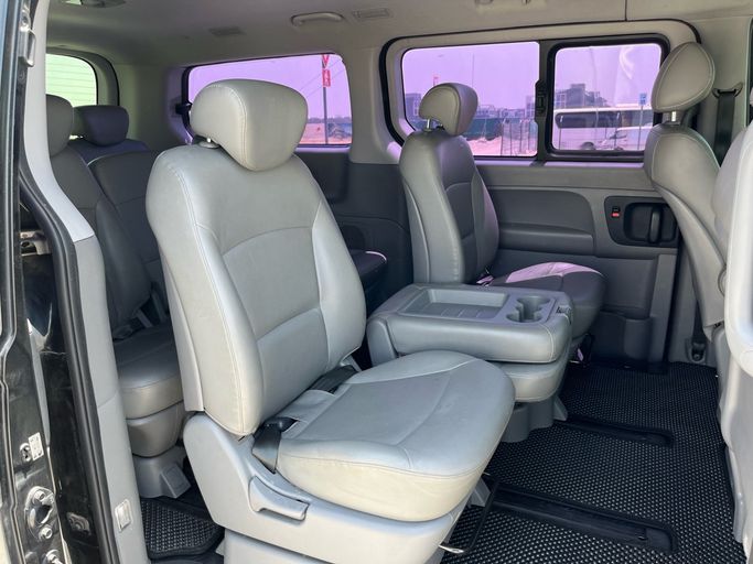 Used ⁦Hyundai Grand Starex I, 2.5 l, 2015⁩ in UAE, Sharjah by Korean City Used Cars Trading LLC, Black color. Korean Specs | AUTO.AE | Listing #287507