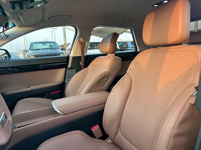 Used Hyundai Grandeur VII, 2.5 l, 2023 in Sharjah by Badar Used Cars, Grey color.  | AUTO.AE