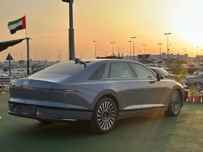 Used Hyundai Grandeur VII, 2.5 l, 2023 in Sharjah by Badar Used Cars, Grey color.  | AUTO.AE