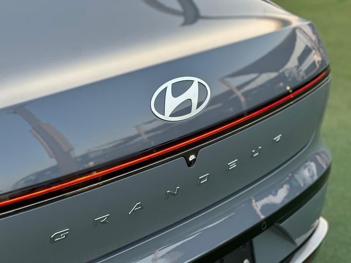 Used Hyundai Grandeur VII, 2.5 l, 2023 in Sharjah by Badar Used Cars, Grey color.  | AUTO.AE