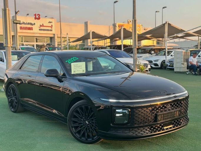Подержанный Hyundai Grandeur VII, 3.5 л, 2023 в Шардже от Badar Used Cars Черный цвет.  | AUTO.AE