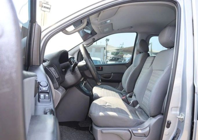 Подержанный Hyundai H-1 II Рестайлинг 2, 2.4 л, 2020 в Шардже от Al Sayed Khamis Used Cars Серебристый цвет. GCC | AUTO.AE