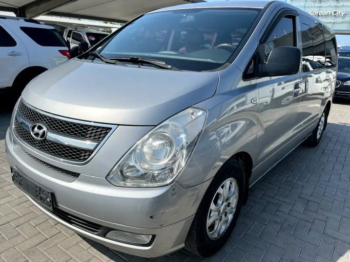 مستعملة Hyundai H-1 ثانياً, 2.5 l, 2014 في في الشارقة من Korean City Used Cars Trading LLC، اللون فضي. المواصفات الكورية | AUTO.AE
