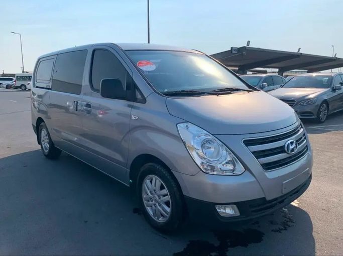 Подержанный Hyundai H-1 II (TQ) Рестайлинг, 2.5 л, 2018 в Шардже от Korean City Used Cars Trading LLC Серебристый цвет. Корейская | AUTO.AE | Объявление #273482