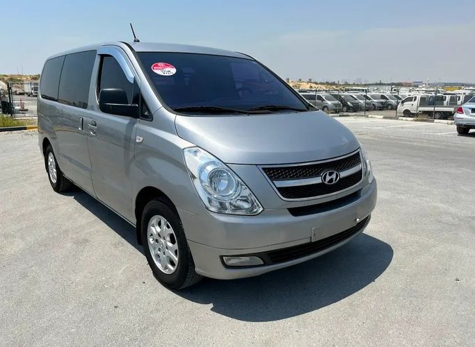 Подержанный Hyundai H-1 II (TQ), 2.5 л, 2014 в Шардже от Korean City Used Cars Trading LLC Серебристый цвет. Корейская | AUTO.AE | Объявление #273486