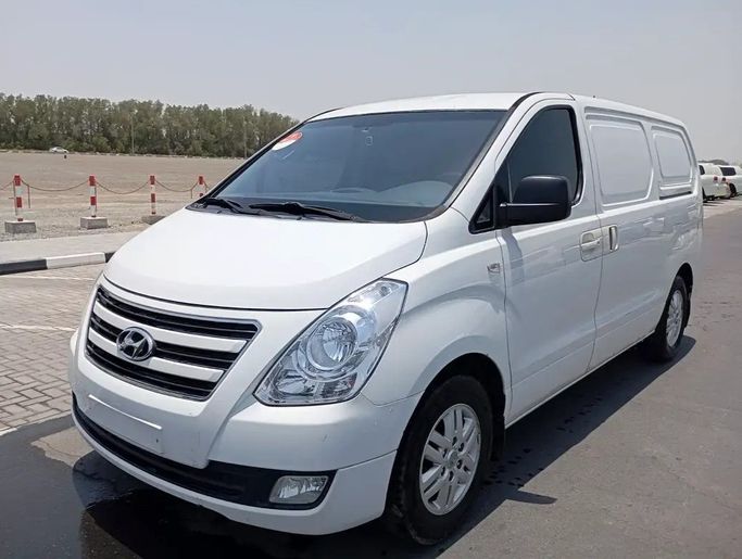 Подержанный Hyundai H-1 II (TQ) Рестайлинг, 2.5 л, 2017 в Шардже от Korean City Used Cars Trading LLC Белый цвет. Корейская | AUTO.AE | Объявление #273487