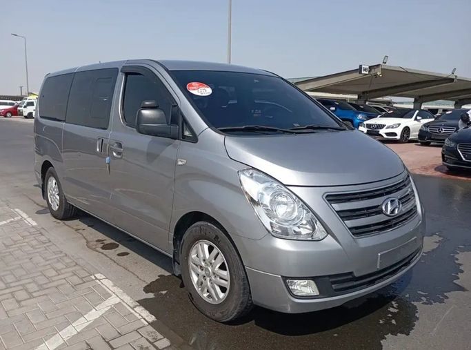 Подержанный Hyundai H-1 II (TQ) Рестайлинг, 2.5 л, 2017 в Шардже от Korean City Used Cars Trading LLC Серебристый цвет. Корейская | AUTO.AE | Объявление #273527