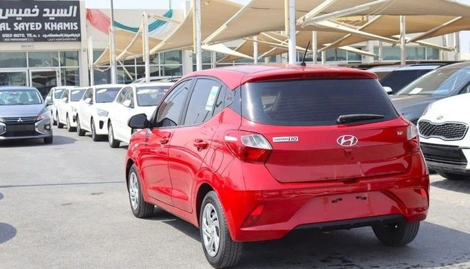 Подержанный Hyundai i10 III Рестайлинг, 1.2 л, 2023 в Шардже от Al Sayed Khamis Used Cars Красный цвет. GCC | AUTO.AE