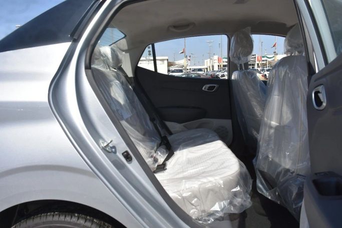 Новый Hyundai i10 III Рестайлинг, 1.0 л, 2024 в Шардже от Alfaris Used Cars Серебристый цвет. GCC | AUTO.AE