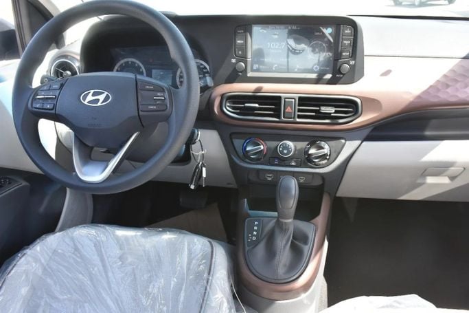 Новый Hyundai i10 III Рестайлинг, 1.0 л, 2024 в Шардже от Alfaris Used Cars Серебристый цвет. GCC | AUTO.AE