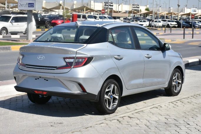 Новый Hyundai i10 III Рестайлинг, 1.0 л, 2024 в Шардже от Alfaris Used Cars Серебристый цвет. GCC | AUTO.AE