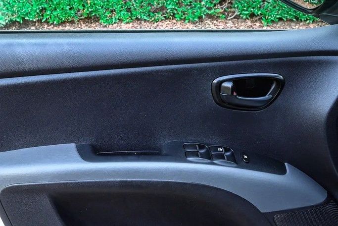 Used Hyundai i10 II, 1.0 l, 2015 in Sharjah by First Choice Cars, Silver color. GCC Specs | AUTO.AE