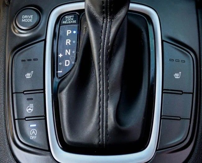 Подержанный Hyundai Kona I, 2.0 л, 2020 в Шардже от Al Sayed Khamis Used Auto Trading Белый цвет. Корейская | AUTO.AE