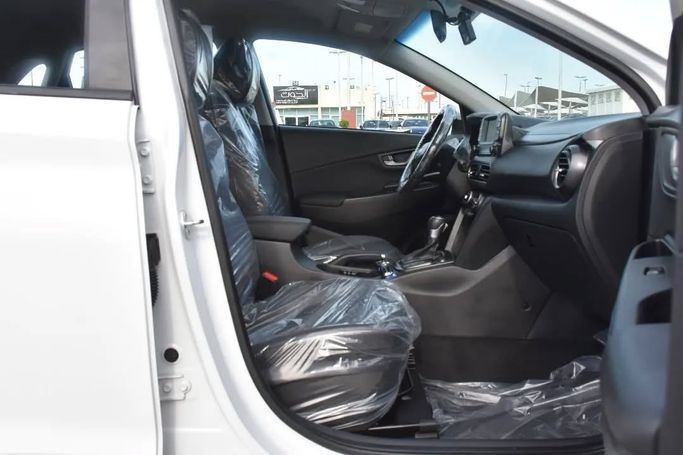 Used Hyundai Kona I, 1.6 l, 2020 in Sharjah by Alfaris Used Cars, White color. Other | AUTO.AE