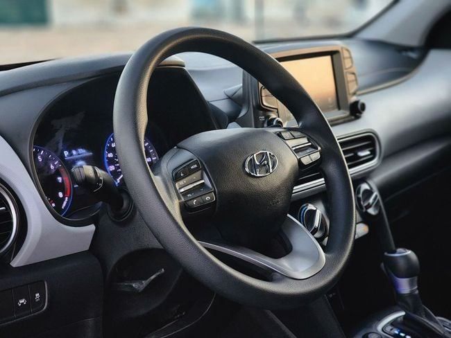 Подержанный Hyundai Kona I, 2.0 л, 2020 в Шардже от Nassem Al Sham Used Cars Черный цвет. Американская | AUTO.AE