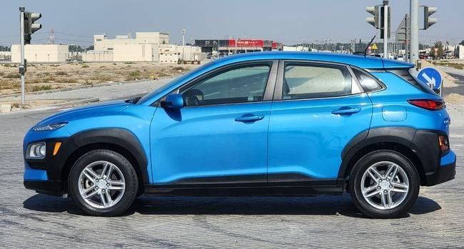 Подержанный Hyundai Kona I, 2.0 л, 2021 в Шардже от Nassem Al Sham Used Cars Синий цвет. Американская | AUTO.AE