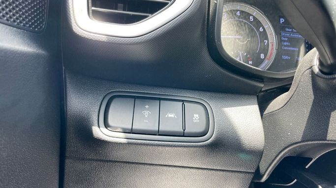 Подержанный Hyundai Kona I Рестайлинг, 2.0 л, 2022 в Шардже от Halla Cars Красный цвет. Американская | AUTO.AE