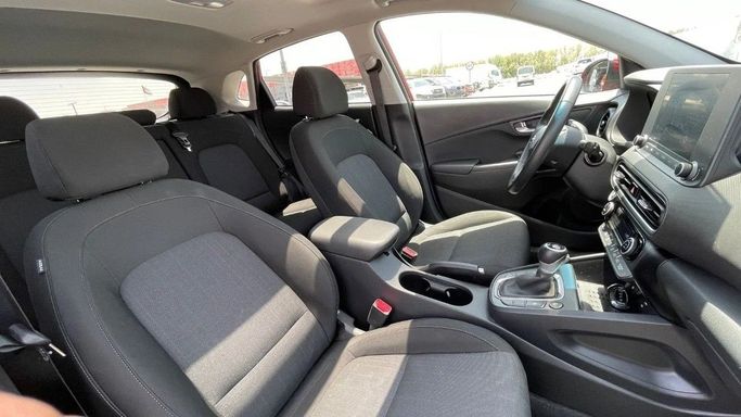 Подержанный Hyundai Kona I Рестайлинг, 2.0 л, 2022 в Шардже от Halla Cars Красный цвет. Американская | AUTO.AE