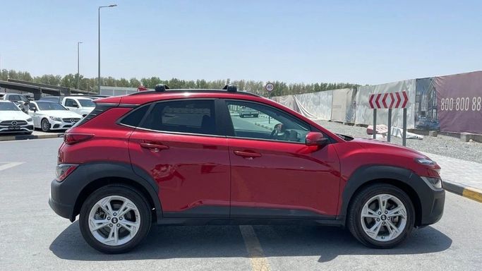 Подержанный Hyundai Kona I Рестайлинг, 2.0 л, 2022 в Шардже от Halla Cars Красный цвет. Американская | AUTO.AE