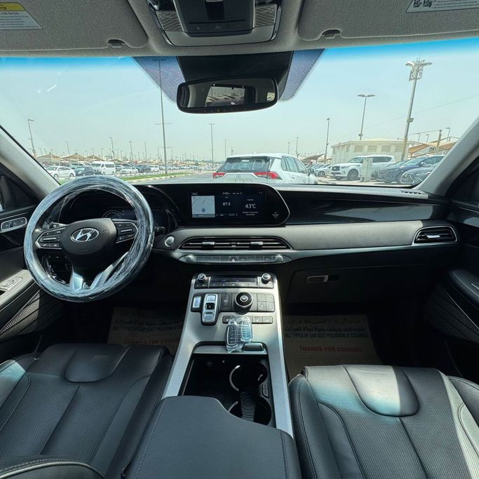Подержанный Hyundai Palisade I Рестайлинг, 3.8 л, 2023 в Шардже от Alfaris Used Cars Серый цвет.  | AUTO.AE
