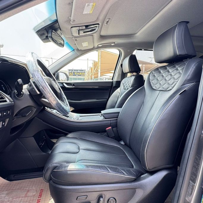 Подержанный Hyundai Palisade I Рестайлинг, 3.8 л, 2023 в Шардже от Alfaris Used Cars Серый цвет.  | AUTO.AE