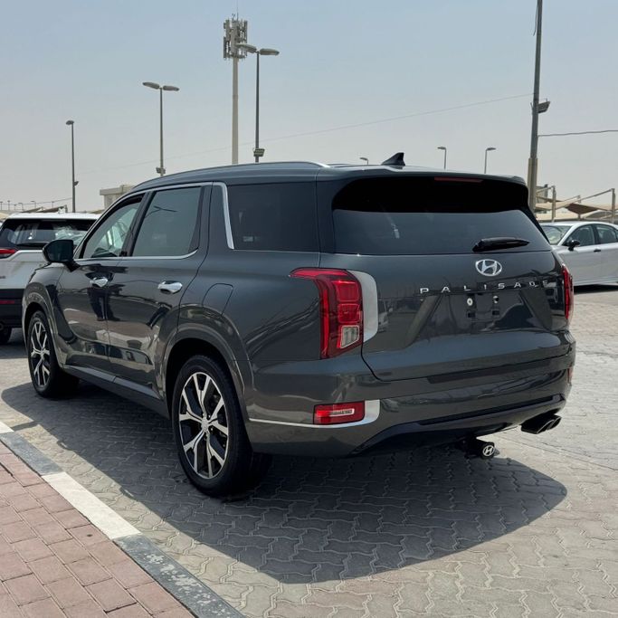 Подержанный Hyundai Palisade I Рестайлинг, 3.8 л, 2023 в Шардже от Alfaris Used Cars Серый цвет.  | AUTO.AE