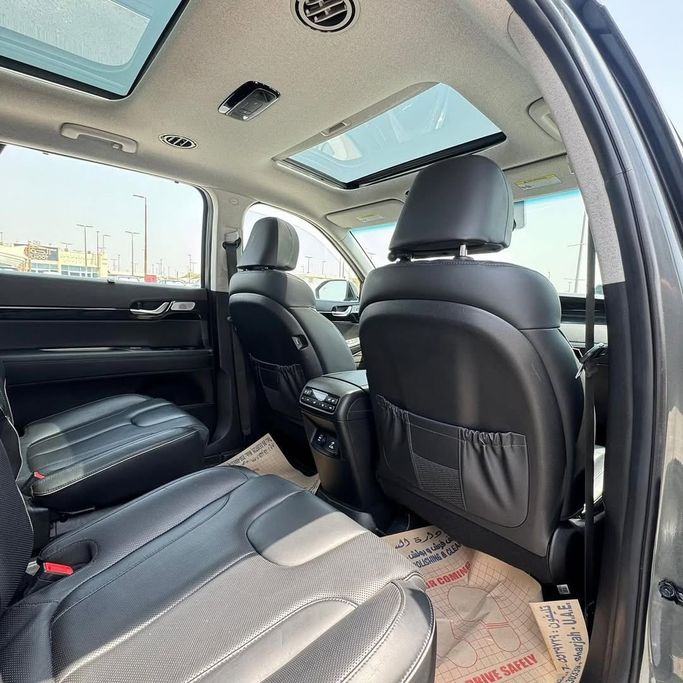 Used Hyundai Palisade I Facelift, 3.5 l, 2023 in Sharjah by Alfaris Used Cars, Grey color.  | AUTO.AE