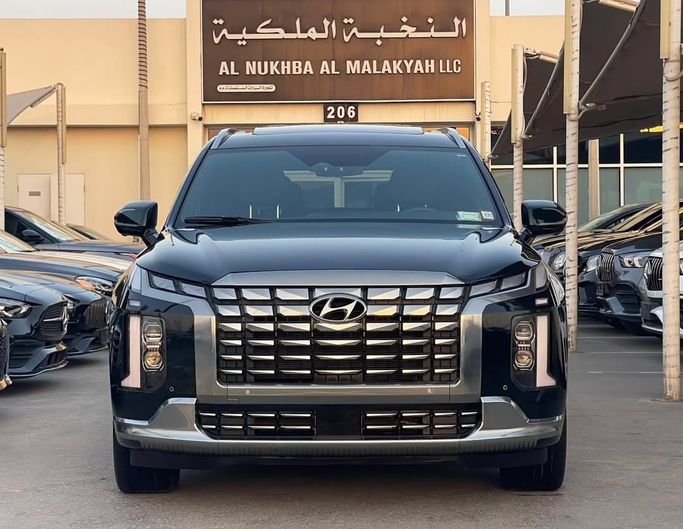 Подержанный Hyundai Palisade I Рестайлинг, 3.8 л, 2023 в Шардже от Al Nukhba Al Malakyah Used Cars Зеленый цвет. Американская | AUTO.AE
