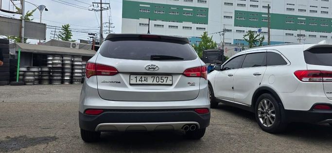 Подержанный Hyundai Santa Fe III, 2.2 л, 2014 в Шардже от Al Aram Cars Серый цвет. Other | AUTO.AE