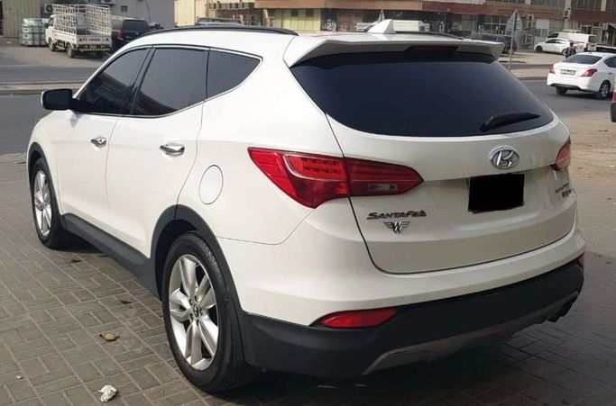 Подержанный Hyundai Santa Fe III, 2.4 л, 2015 в Шардже от Titanium Used Cars Белый цвет. Американская | AUTO.AE